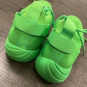 Running shoes never worn